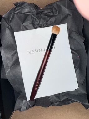 T6 Brown Makeup Brush - Soft Blending Brush